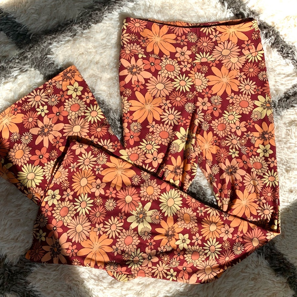 Floral Patterned Flared Leggings / Yoga Pants